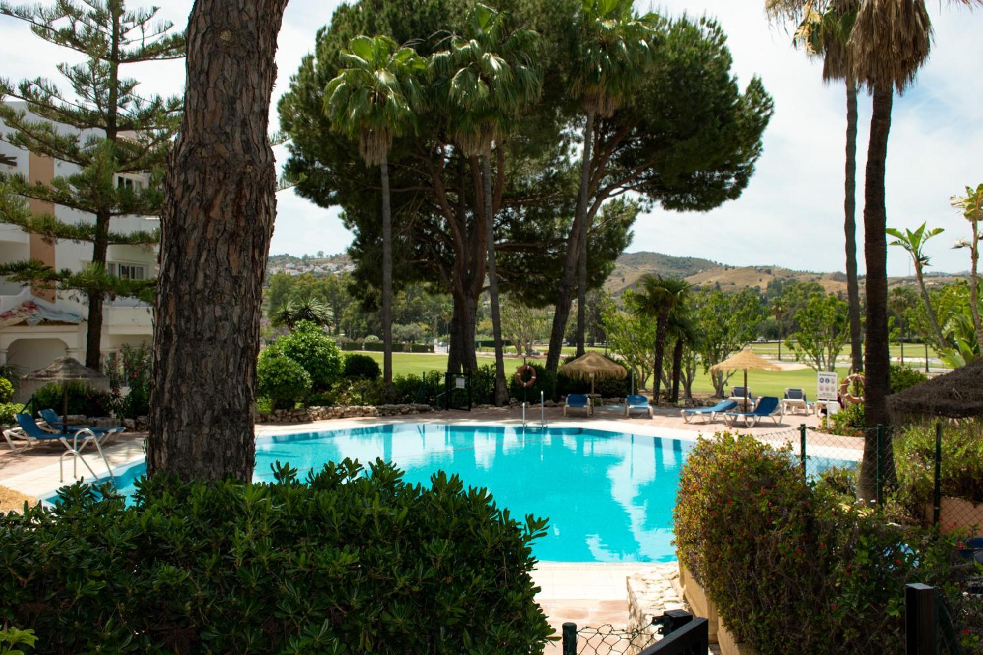 Leos Mijas Golf Apartment Фуeнхирола Екстериор снимка
