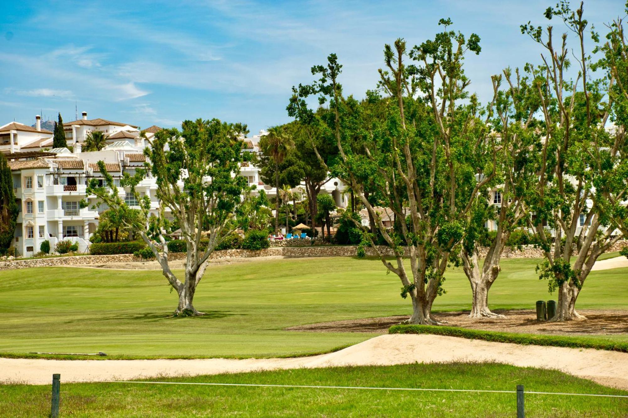 Leos Mijas Golf Apartment Фуeнхирола Екстериор снимка
