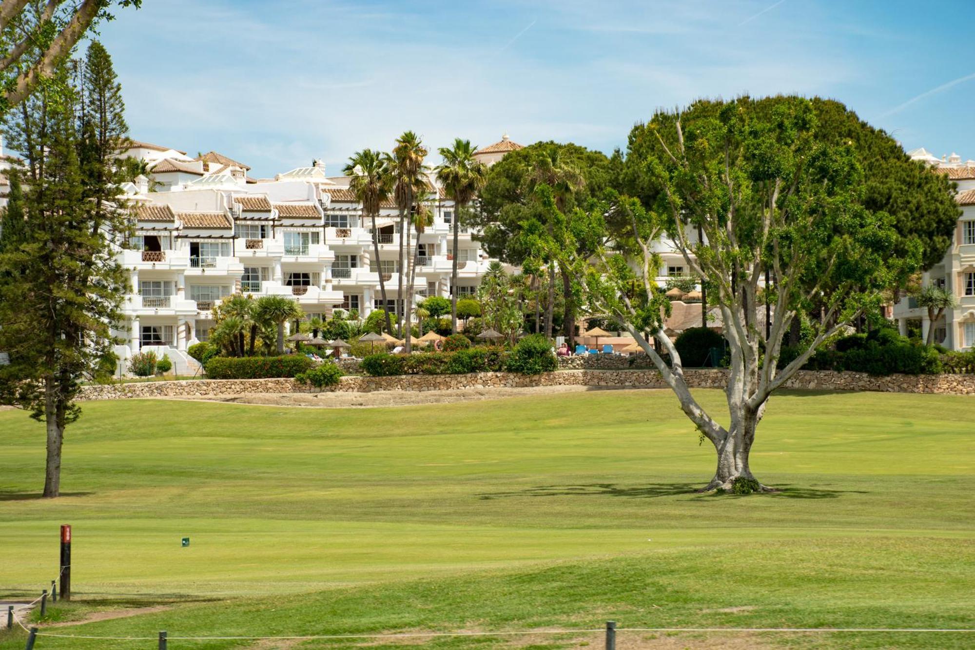 Leos Mijas Golf Apartment Фуeнхирола Екстериор снимка