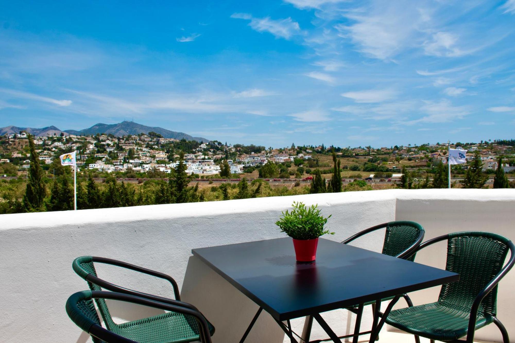 Leos Mijas Golf Apartment Фуeнхирола Екстериор снимка
